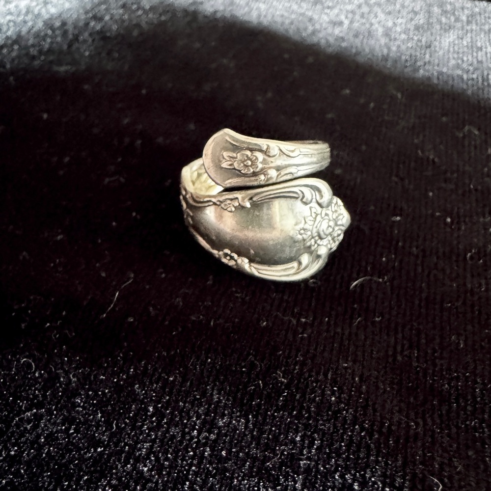 Vintage Silver Spoon Ring Size 7 Adjustable | Floral Wm A Rogers - Picture 5 of 6